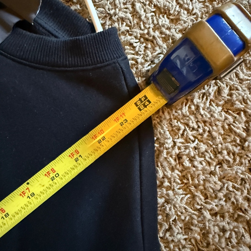 H&M Men's Classic Black Crewneck Sweater - Picture 2 of 5